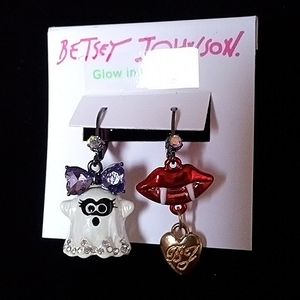 New! BETSEY JOHNSON Halloween Glow in the Dark Ghost Vampire Earrings.